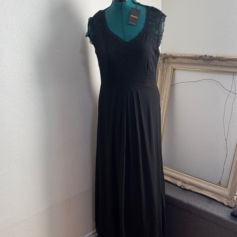 Miusol Elegant Black Lace Wedding Dress
